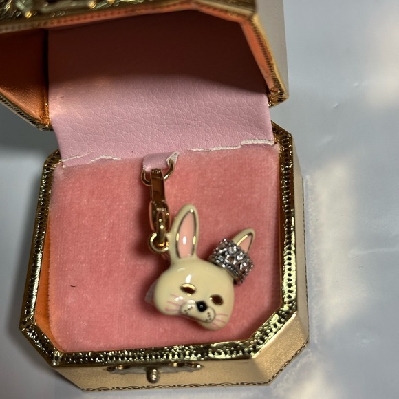 Juicy Couture Gold, cream & Pink Bunny mask Charm. 
Limited edition 2011 NIB - Picture 1 of 9